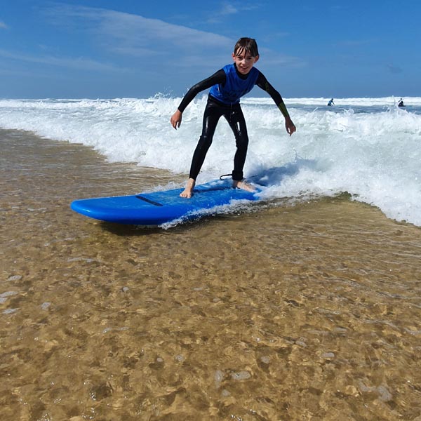surfeur débutant kid
