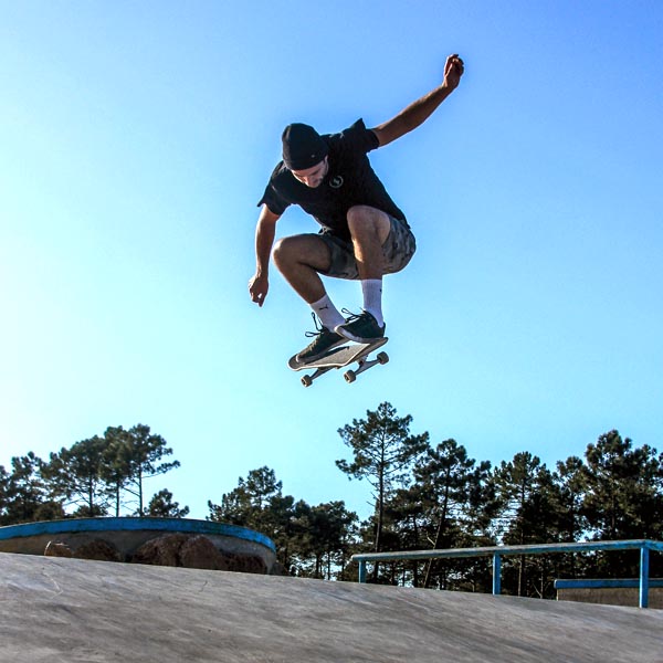Ollie en skateboard à Lacanau