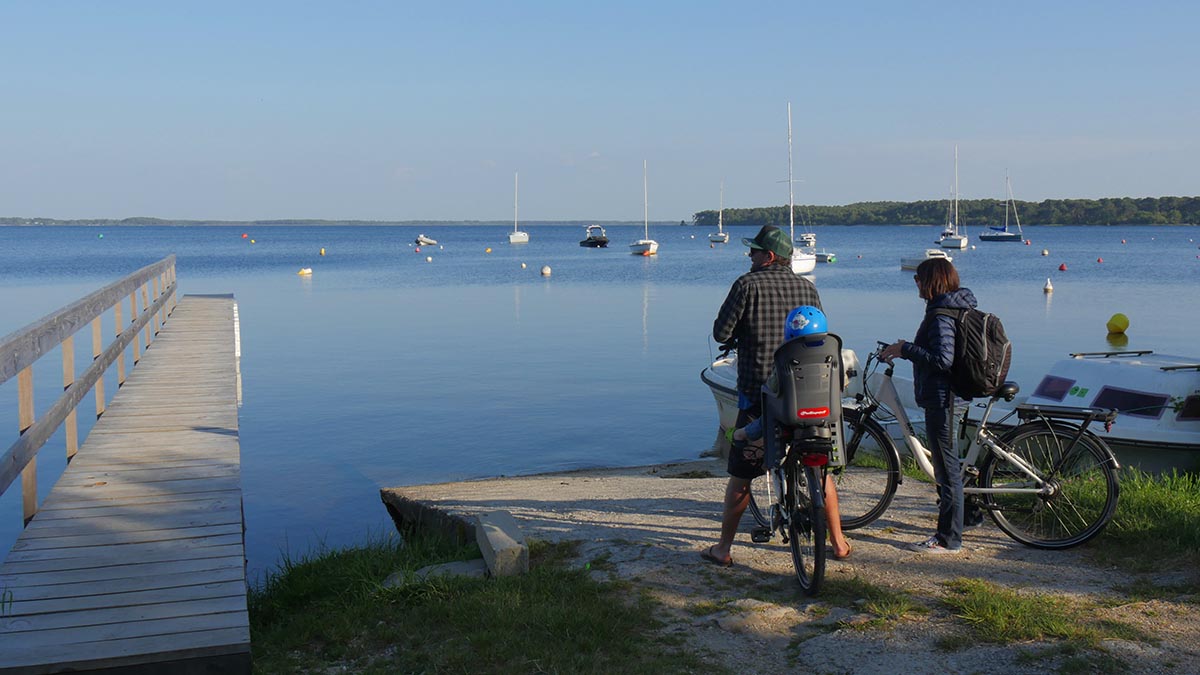 balade en vélo au bord du lac